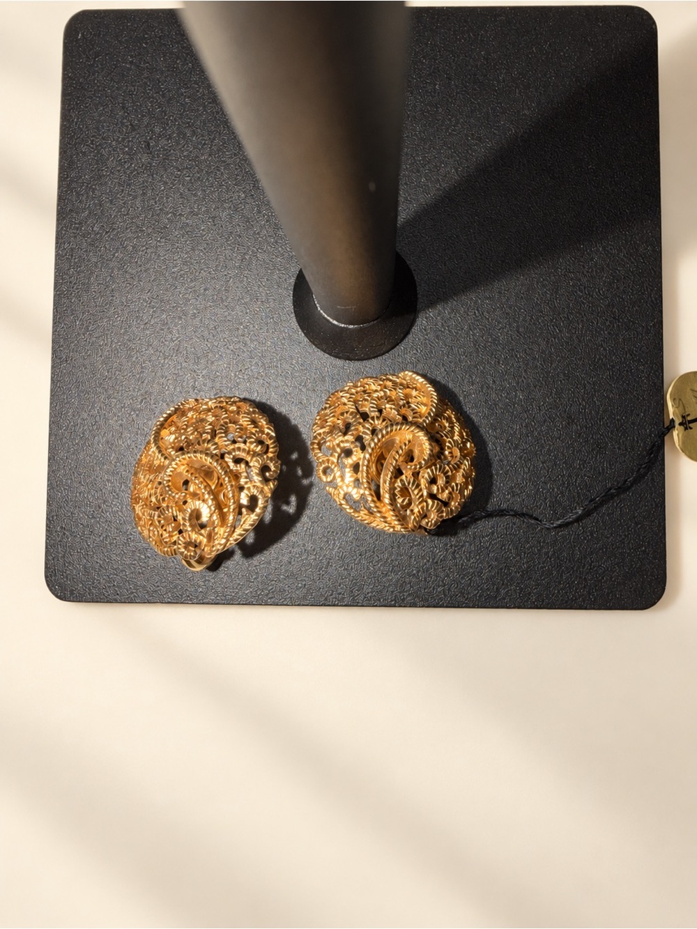 Vintage Crown Trifari Gold Tone Filigree Brooch & Clip Earrings 3-Piece Set - Picture 9 of 12